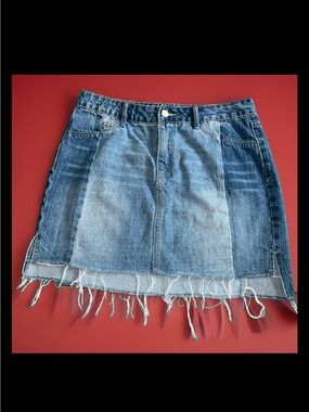 Gianni Bini Patchwork Blue Denim Mini Skirt Frayed Raw Hem Size Medium